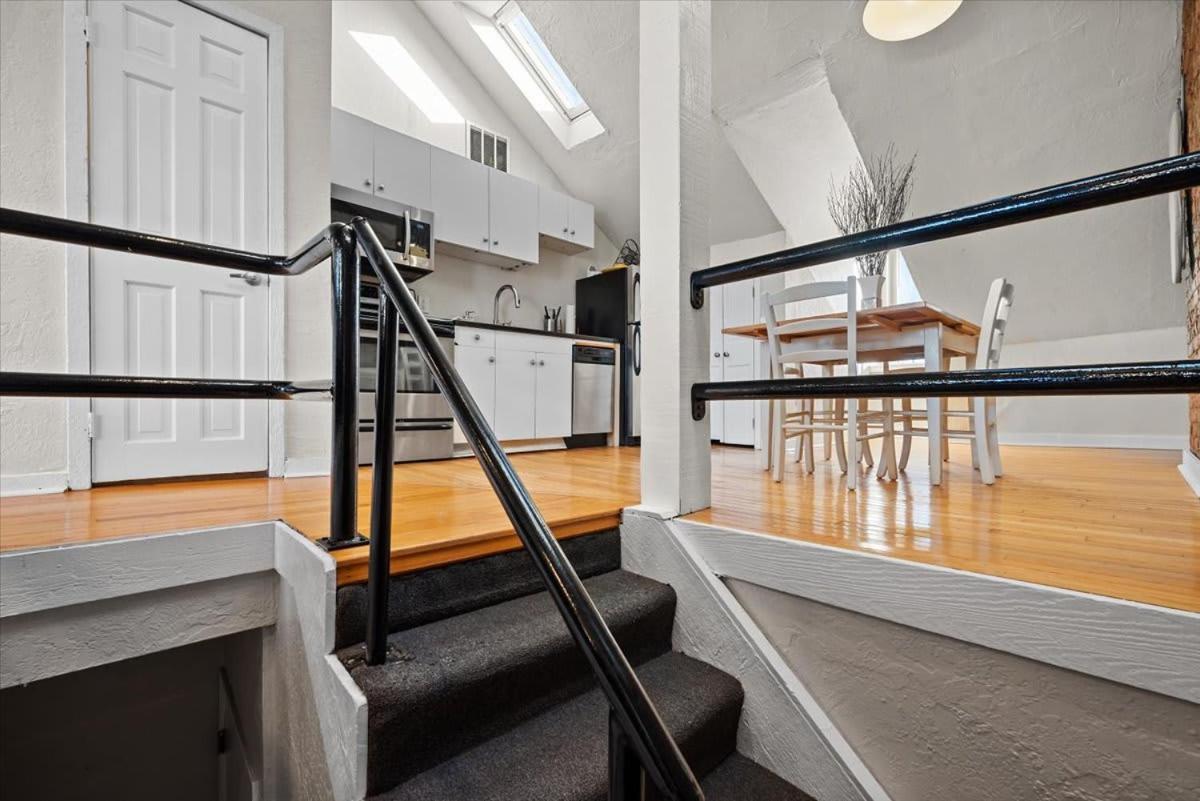 Skyline At Your Door - Studio With A View Pittsburgh Exterior photo