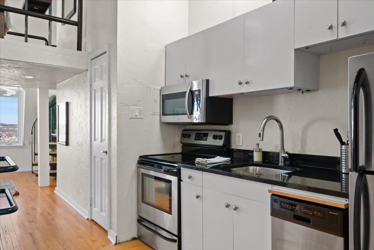 Skyline At Your Door - Studio With A View Pittsburgh Exterior photo