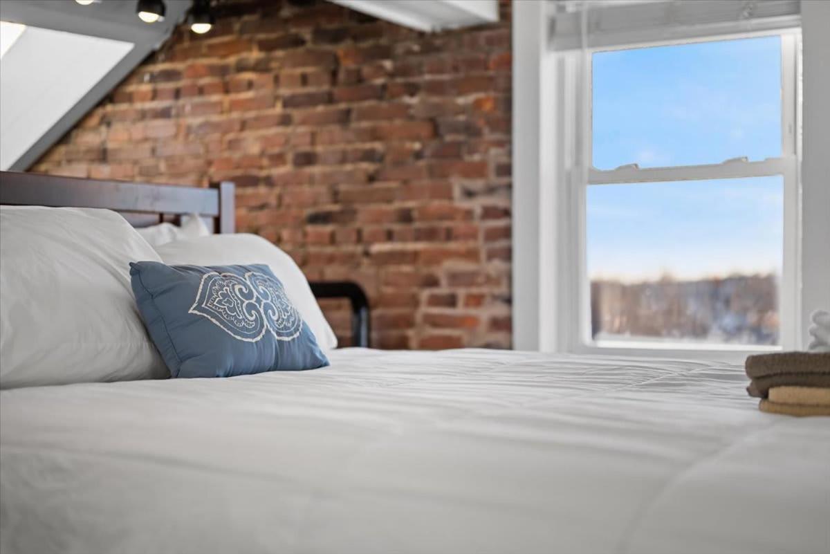 Skyline At Your Door - Studio With A View Pittsburgh Exterior photo